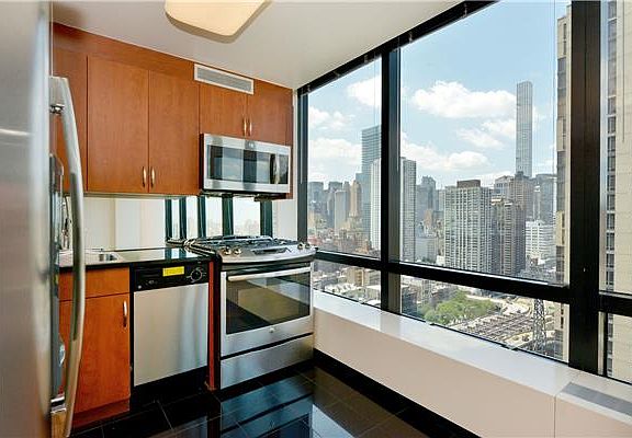 4th image of 420 E 61st St APT 39A