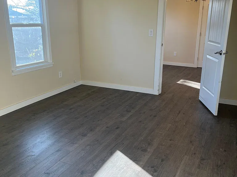 674 Illinois Ave NE — Photo 11