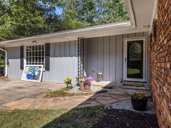 1517 Vancouver Dr, Tucker, GA 30084