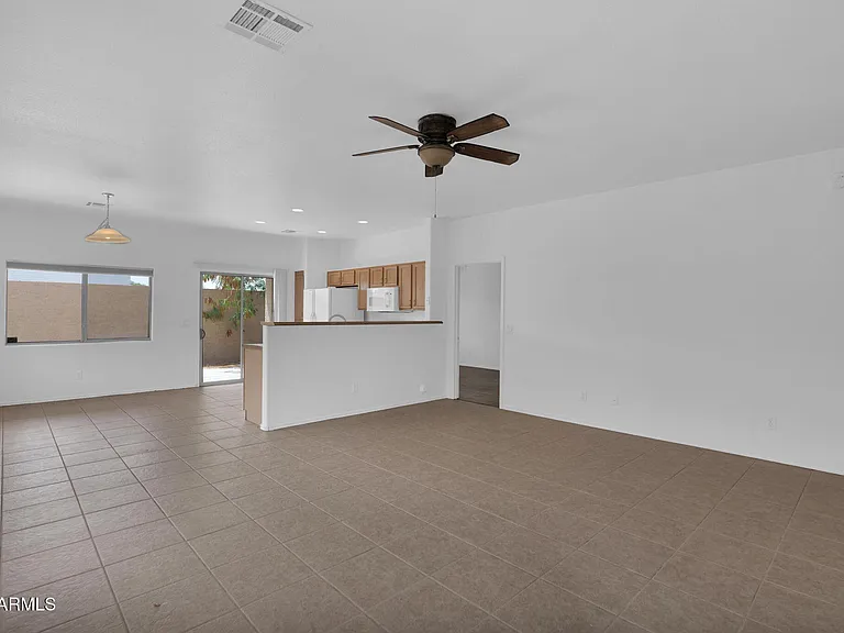 5820 S 26th Pl — Photo 3