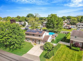 420 Old Country Rd, Deer Park, NY 11729