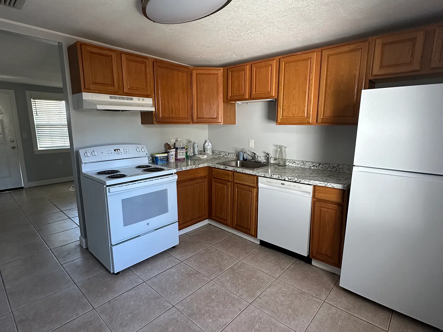 3 bed, 1200 sqft, $2,000 — Photo 3