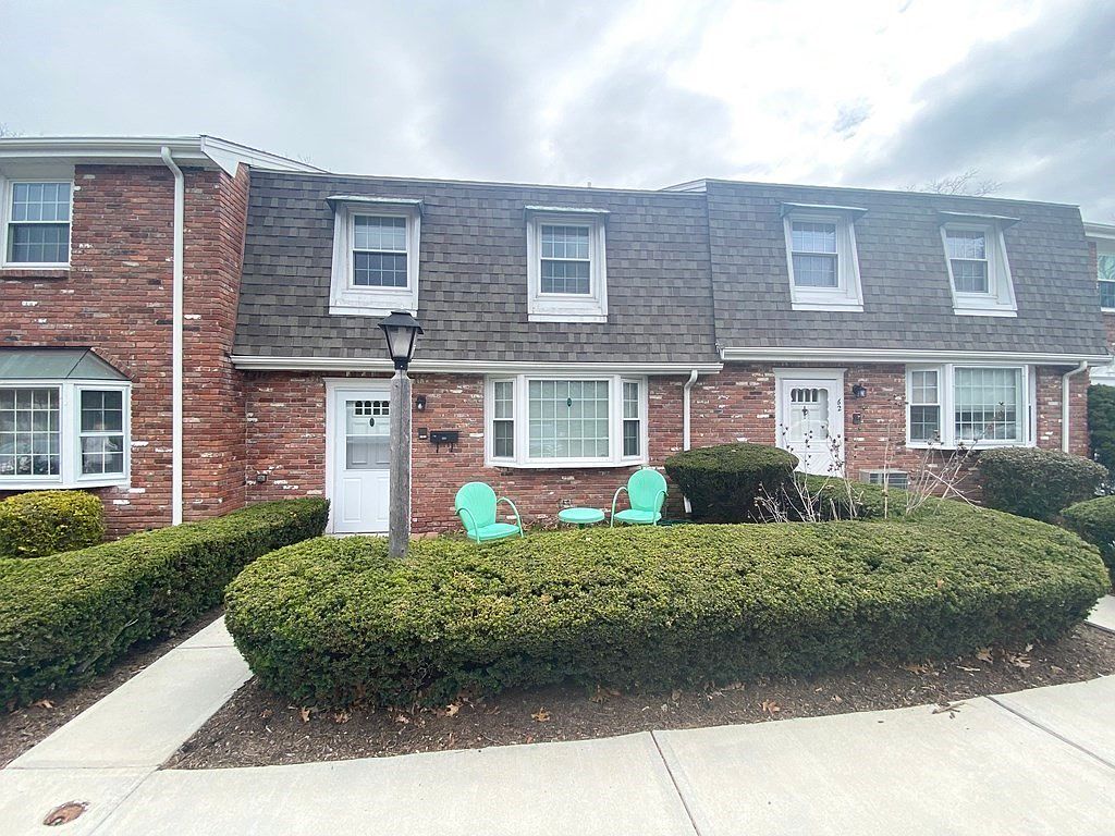 60 Queensboro Ct, Norwood, MA 02062 Zillow