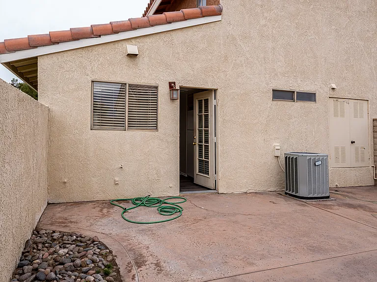 450 Tava Ln — Photo 32
