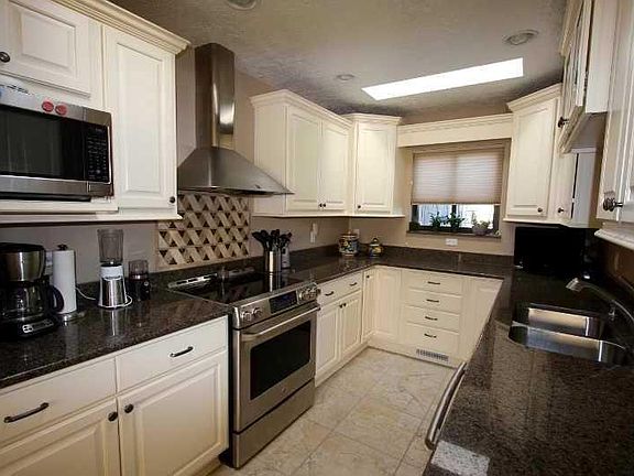 5th image of 7924 Sartan Way NE