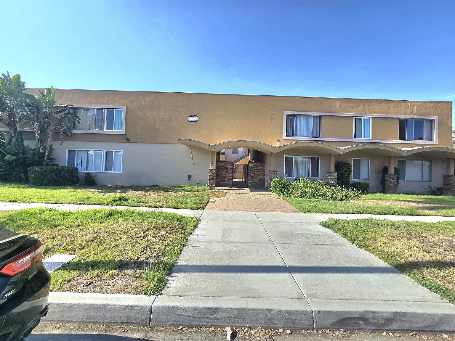 3 bed, 1053 sqft, $2,500 — Photo 2