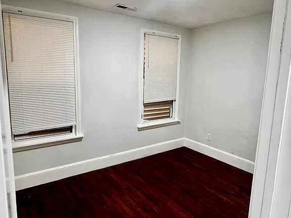 5th image of 397 Chelsea St #2