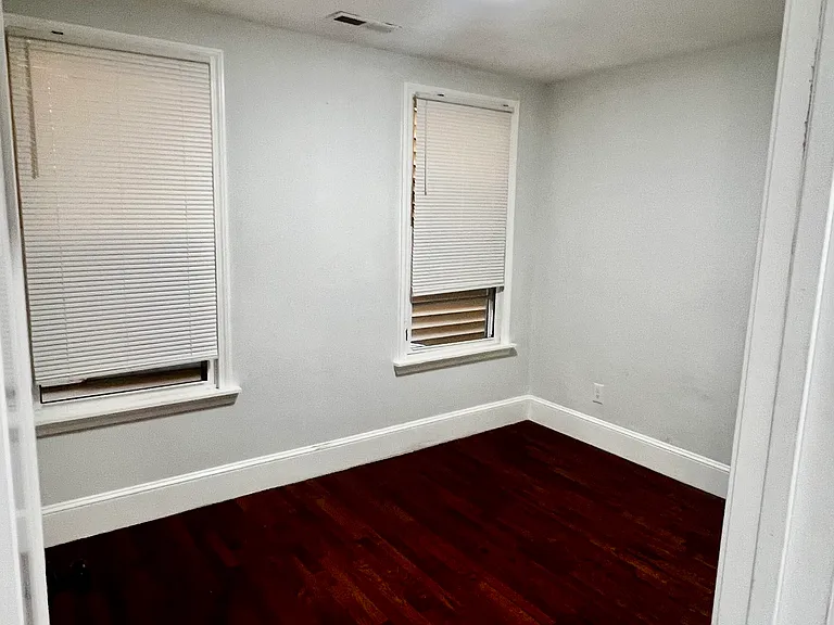397 Chelsea St #2 — Photo 5
