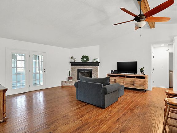 5th image of 327 Whispering Willow Ct
