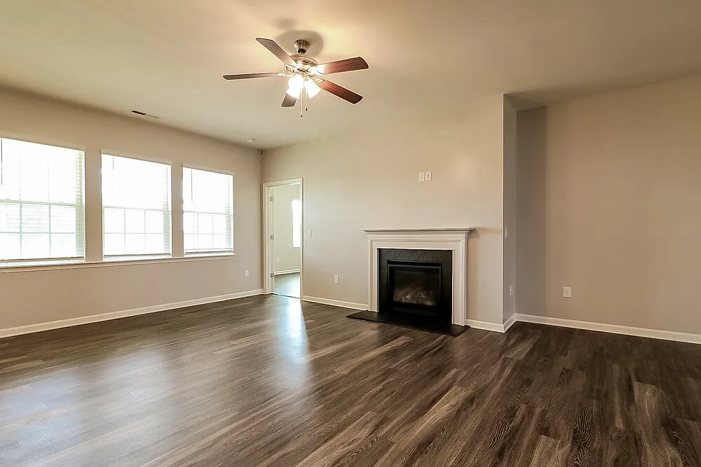 3 bed, 2.0 bath, 2072 sqft, $2,215 — Photo 3