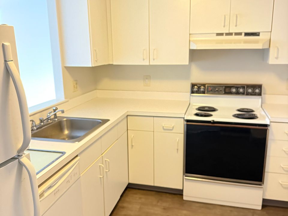 2nd image of 5 Bank St #4H