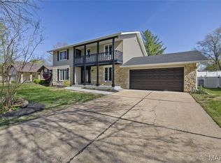 911 San Benito Ln, Fenton, MO