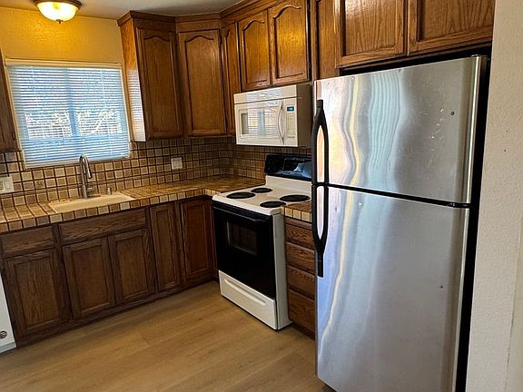 5th image of 18850 N Oak Knoll Ave