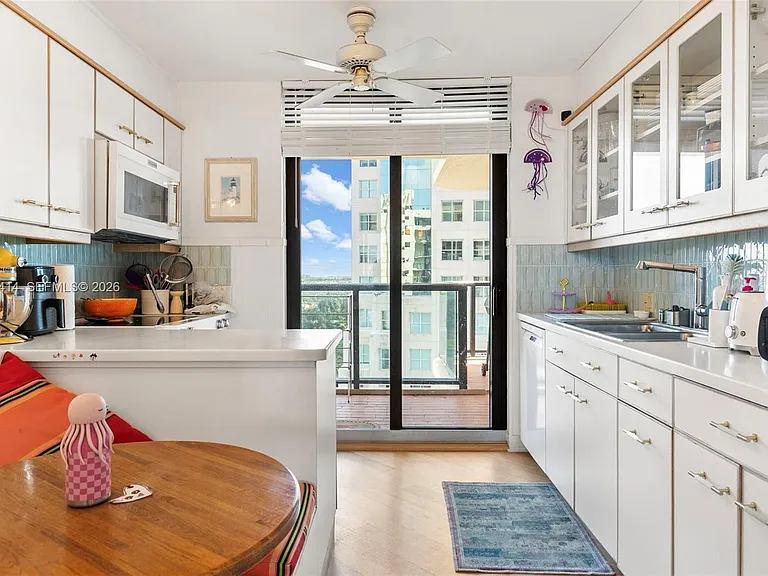 2575 S Bayshore Dr #11B — Photo 6