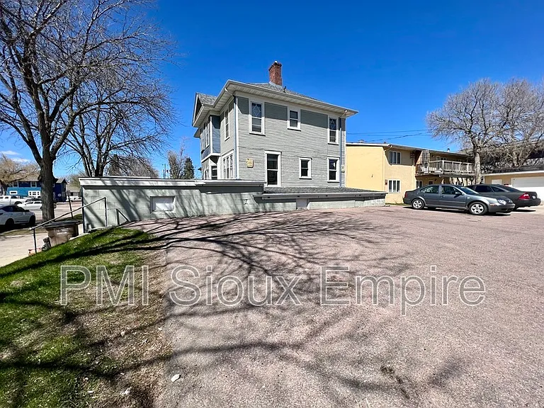 731 W 18th St #4 — Photo 8