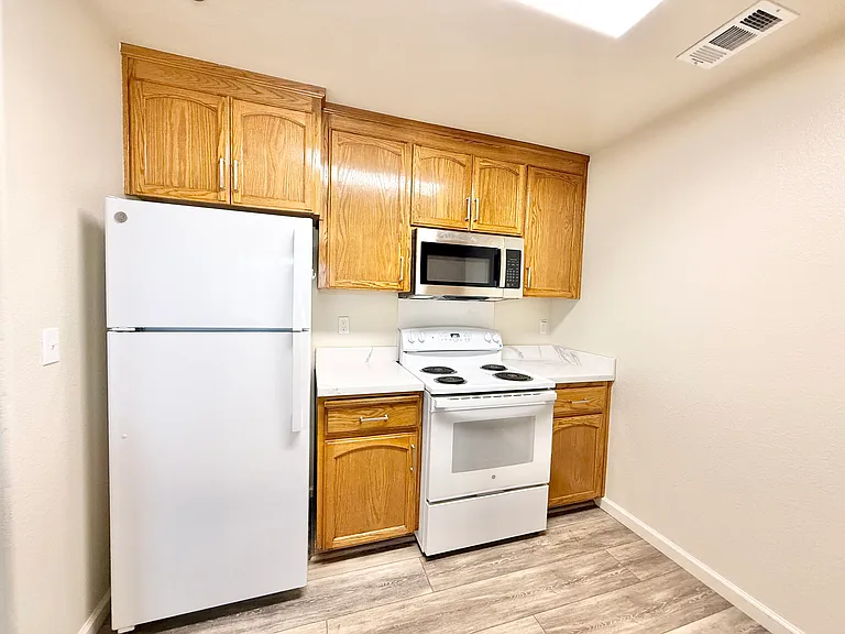 434 E Alameda St #203 — Photo 3