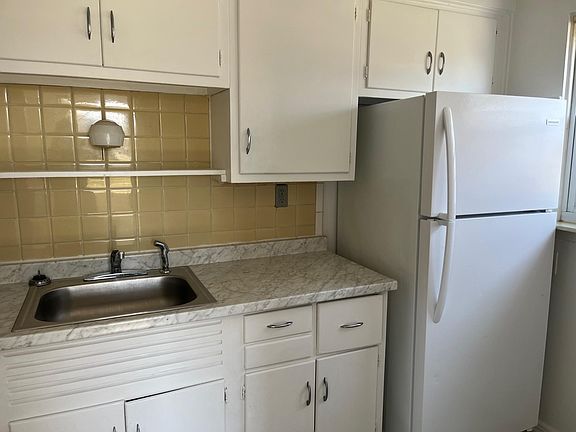 4th image of 21335 Kingsville St #207