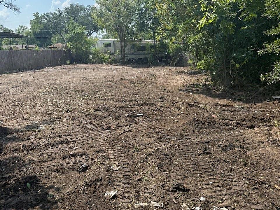 2nd image of 8004 Flintridge Dr