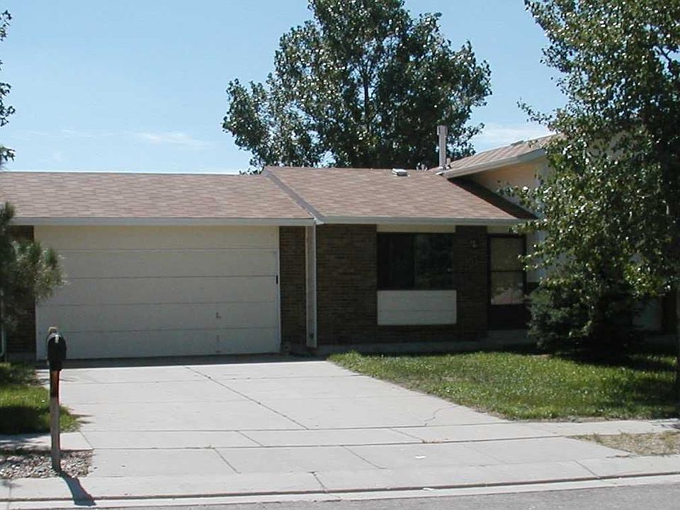 large lot, mature trees