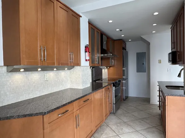 600 Harbor Boulevard image 8 of 32