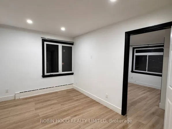 281 Columbus Ave #3, Ottawa, ON K1K 1P3