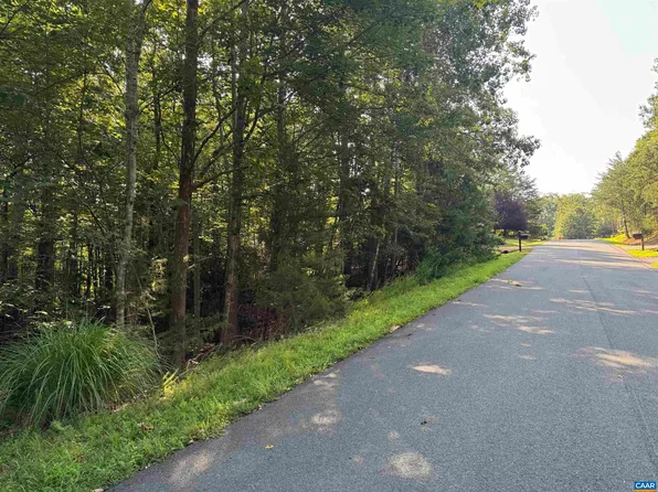 20 Fleetwood Dr, Palmyra, VA 22963