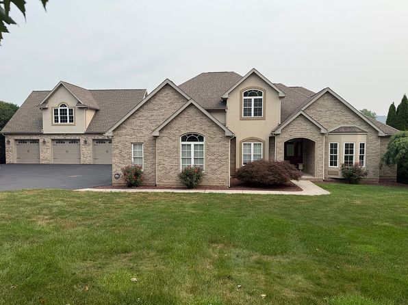 39 Grey Hawk Dr