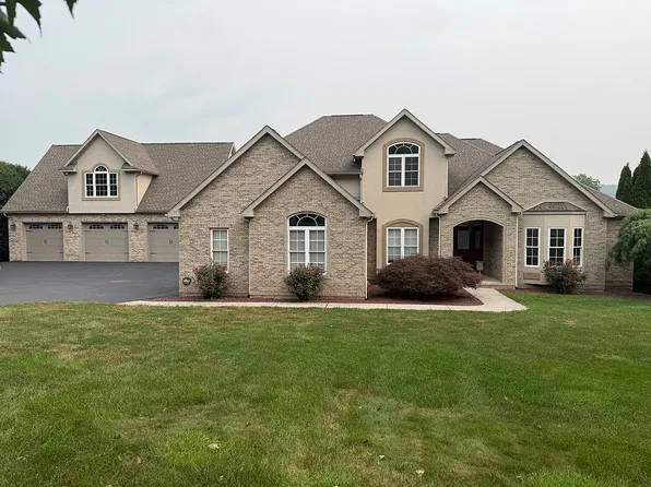 39 Grey Hawk Dr, Orwigsburg, PA 17961