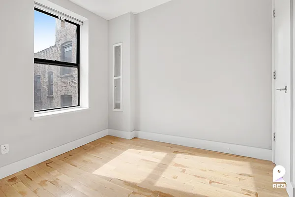 Rented by REZI | media 11