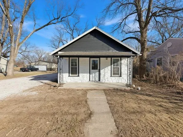733 S Pecan St, Ottawa, KS 66067
