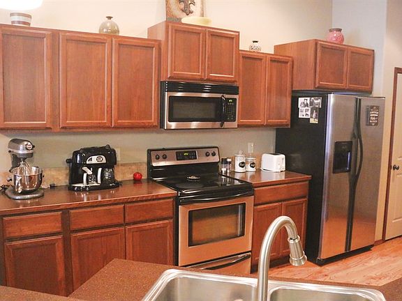 4th image of 824 E Erickson Ct