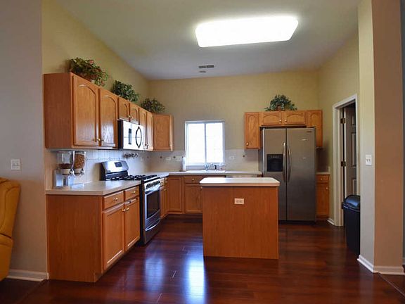 3rd image of 2214 Scott Ln #2214