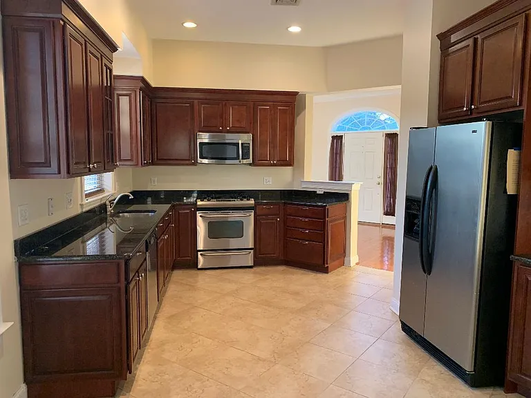 2449 Grays Ferry Ave — Photo 5