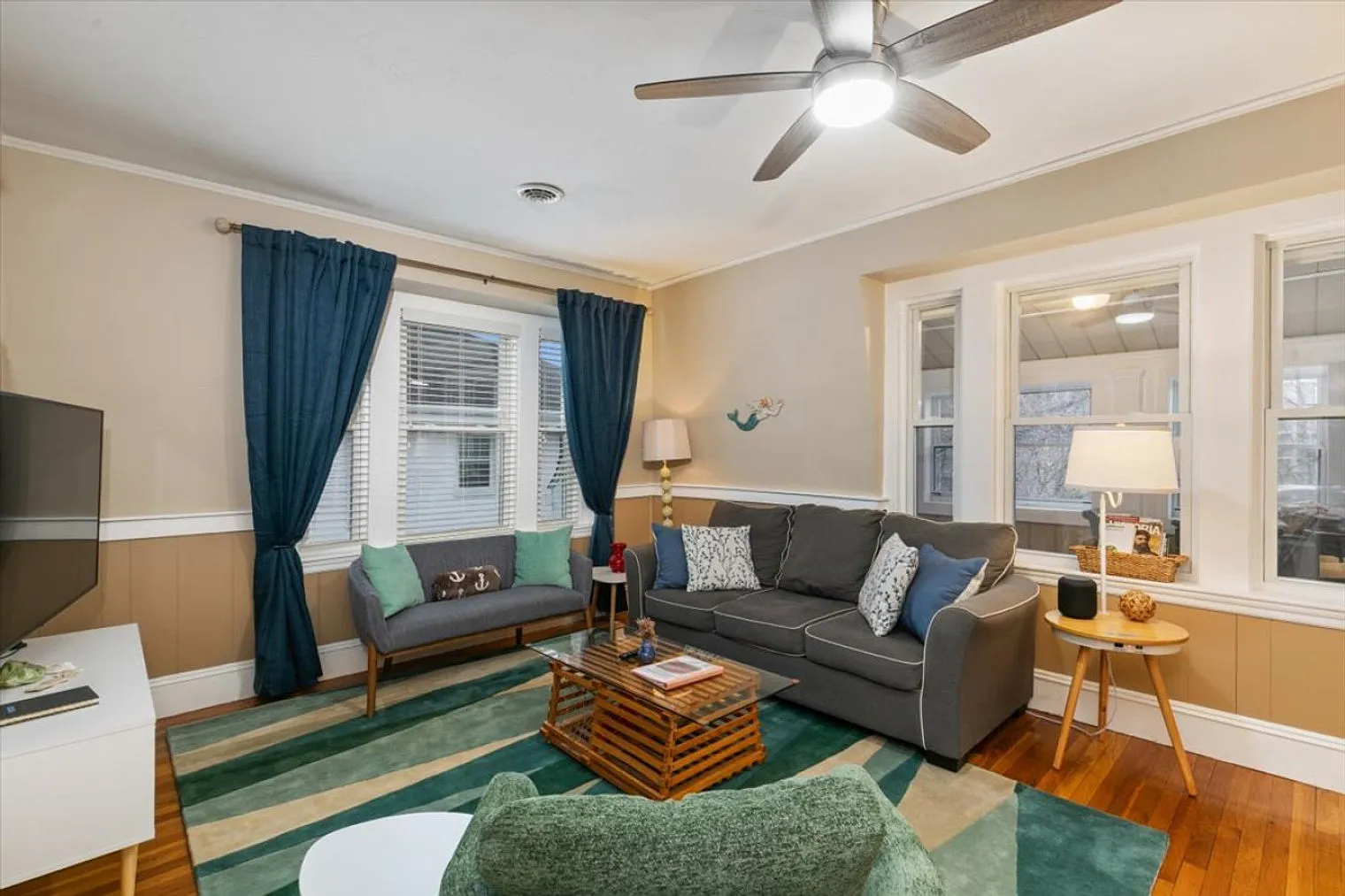 2 bed, 1.0 bath, 1194 sqft, $3,480 — Photo 2