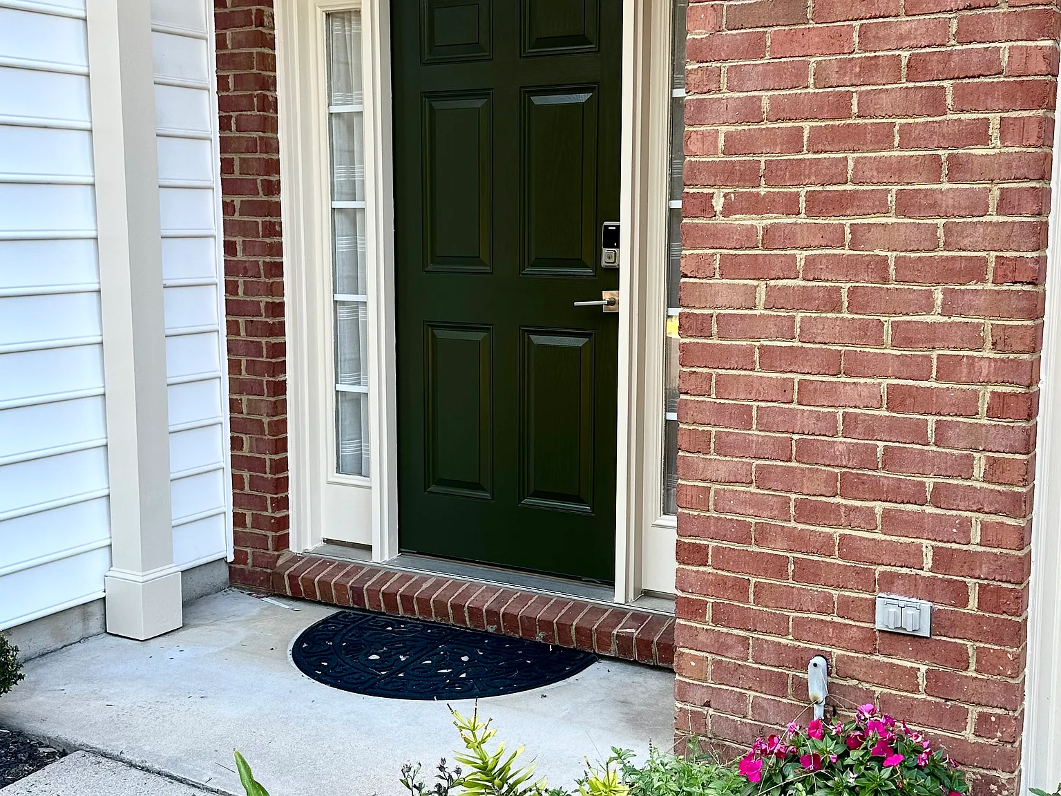 4 bed, 1280 sqft, $3,000 — Photo 3