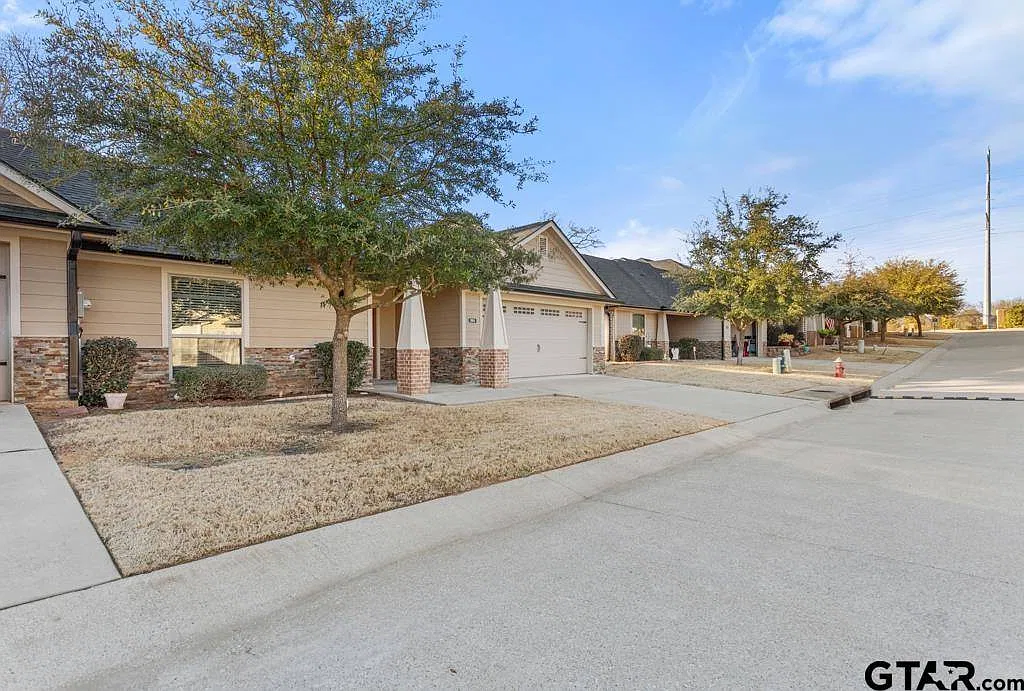 2 bed, 1612 sqft, $1,900 — Photo 3