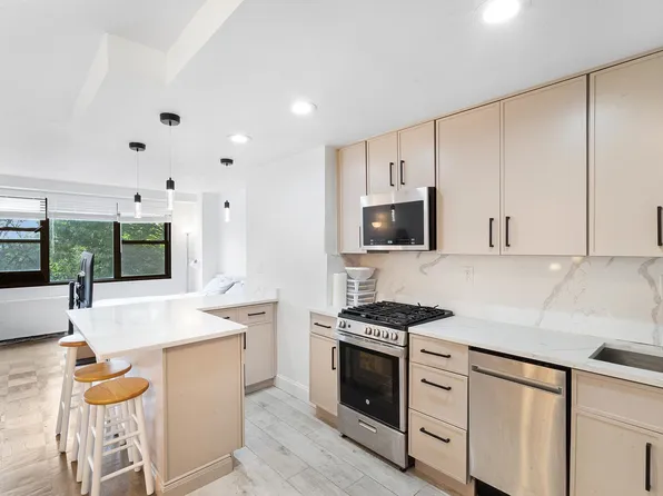 201 Saint Pauls Avenue image 4 of 18