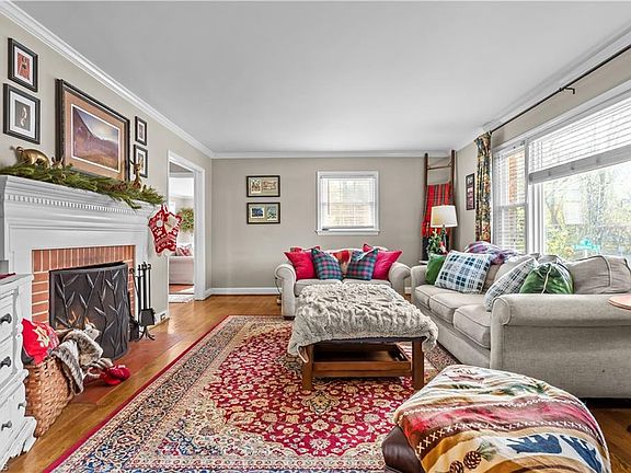 3rd image of 2100 Villa Dr