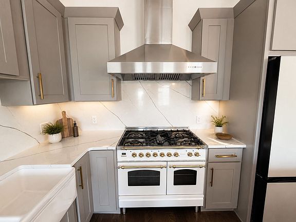 4th image of 4818 Main St #1