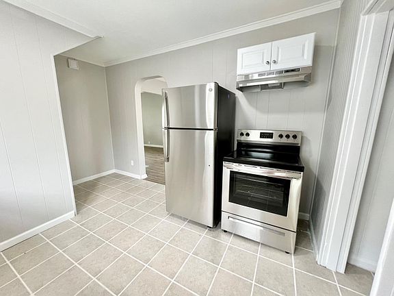 5th image of 721 Woodlawn Ave