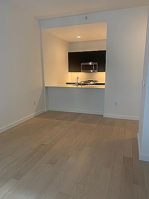 5th image of 535 W 43rd St N #1A