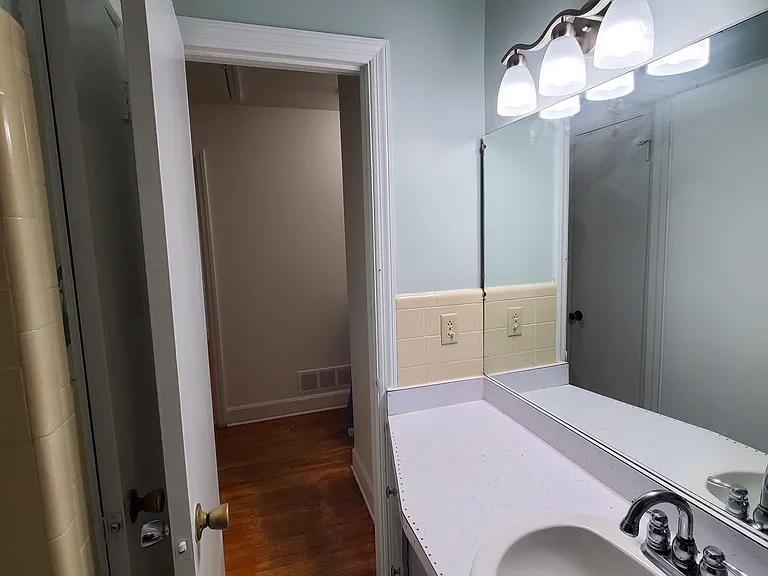 301 W Lakeside Ave — Photo 11