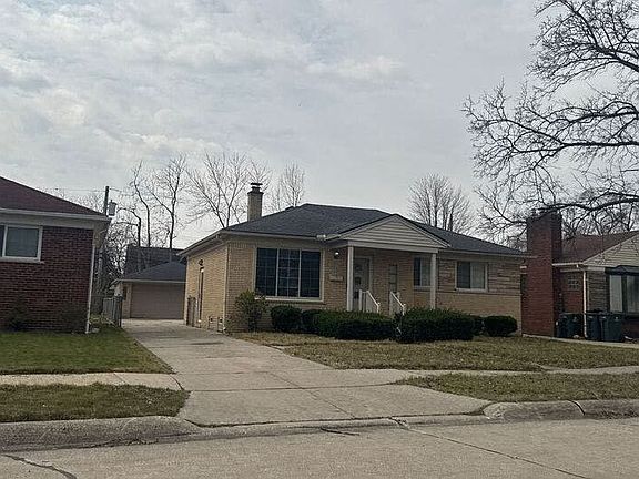 3rd image of 20860 Revere St