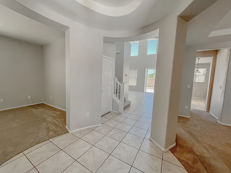 5646 Saint Elias St — Photo 9