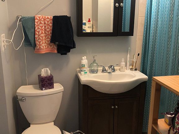 4th image of 668 W Oakdale Ave #4