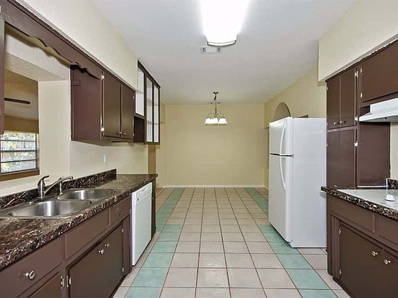4th image of 1645 West Ct