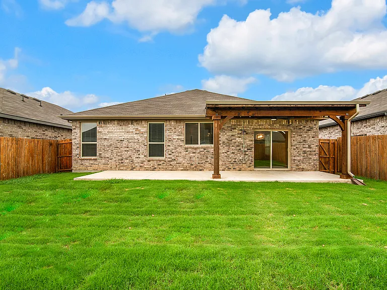 1021 Waverly Dr — Photo 7