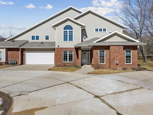 32 Camborne Cir, Iowa City, IA 52245