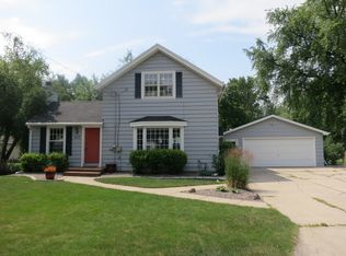 409 Lilac Ln, De Pere, WI 54115