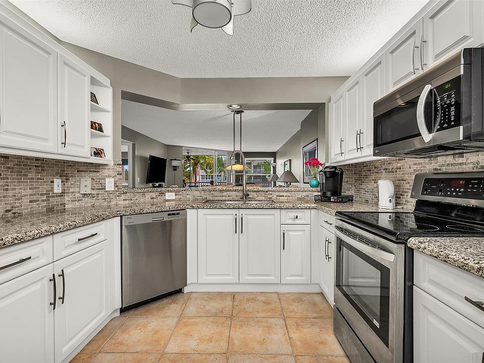 1st image of 7550 Granville #302